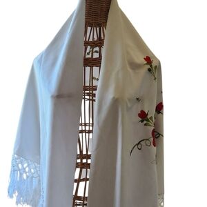 Chic White Floral Embroidered Scarf